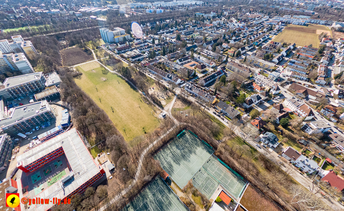 20.02.2023 -  Ostparksee und Schule am Strehleranger mit Umgebung in Neuperlach